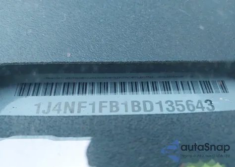 2011 Jeep Compass z USA, uszkodzony, nr VIN 1J4NF1FB1BD135643